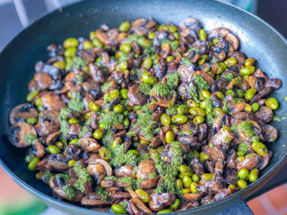 Pesto Garlic Roasted Mushrooms