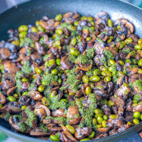 Pesto Garlic Roasted Mushrooms