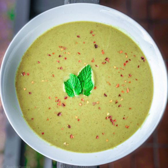 Turmeric-Mint Broccoli & Spinach Soup